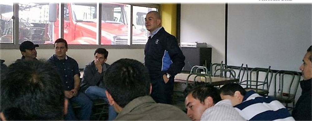 Leadership & Team Building DAIMLER COLOMBIA MERCEDES BENZ